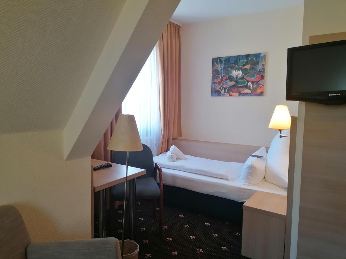 Hessischer Hof Ober-Ramstadt Bagian luar foto